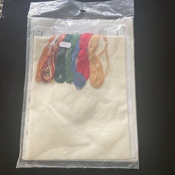 BRAND New Sealed Vintage 1991 Bucilla Noel Cross stitch kit - Picture 4 of 4